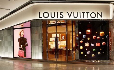 Louis Vuitton sta assumendo CLIENT ADVISOR in Bari, Apulia, 